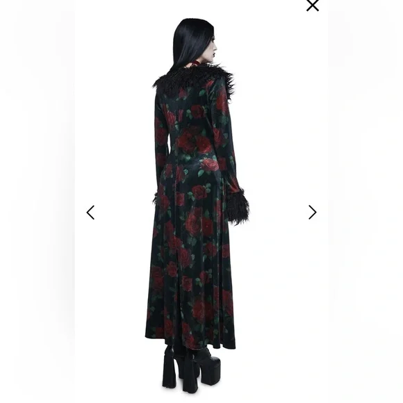 🍀sold🍀NWT - Dolls Kill Widow - Velvet Rose Duster with Faux Fur - Picture 2 of 12